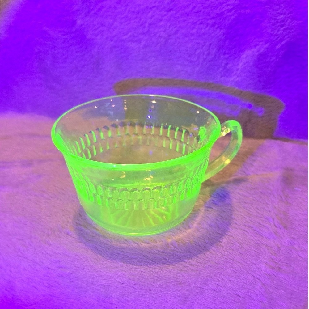 Vintage Hocking Glass Co Green Depression Uranium Roulette Many Windows Tea Cup